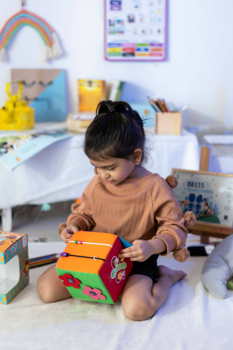 Montesorri Motor Skill Cube