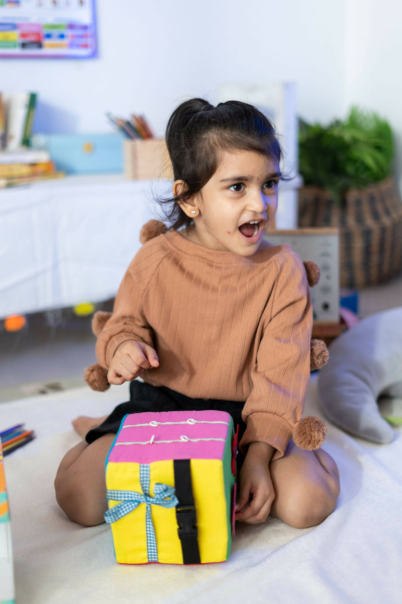 Montesorri Motor Skill Cube